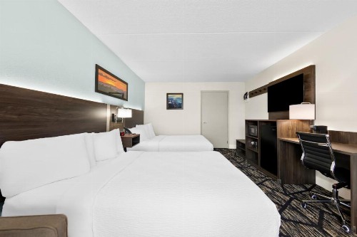 Days Inn & Suites by Wyndham Pigeon Forge - image 8