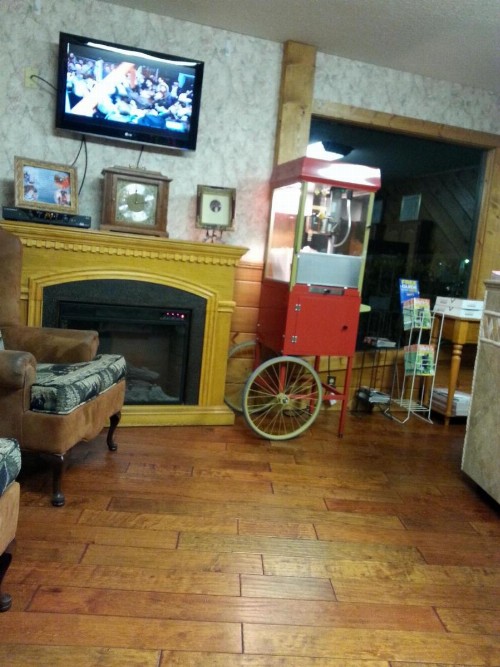 Mountain Breeze Motel - image 12
