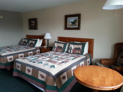 Mountain Breeze Motel - image 13