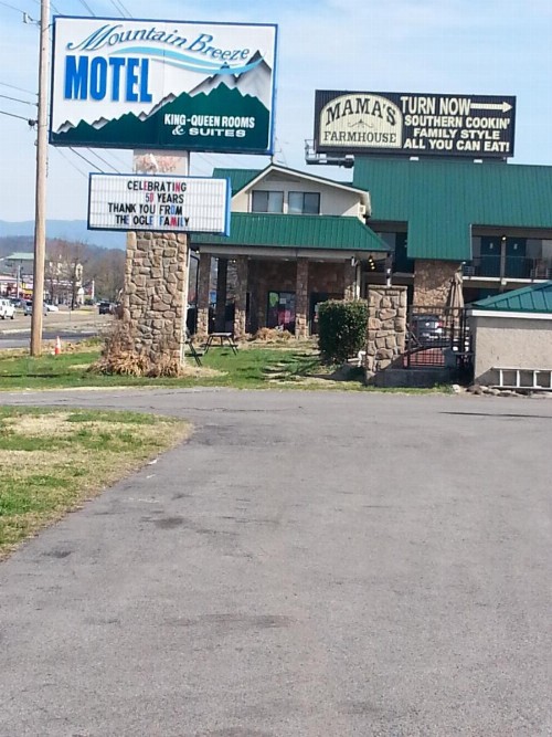 Mountain Breeze Motel - image 14