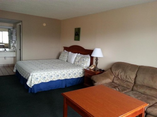 Mountain Breeze Motel - image 16