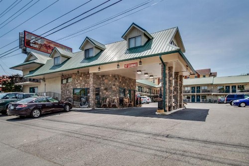 Mountain Breeze Motel - image 6