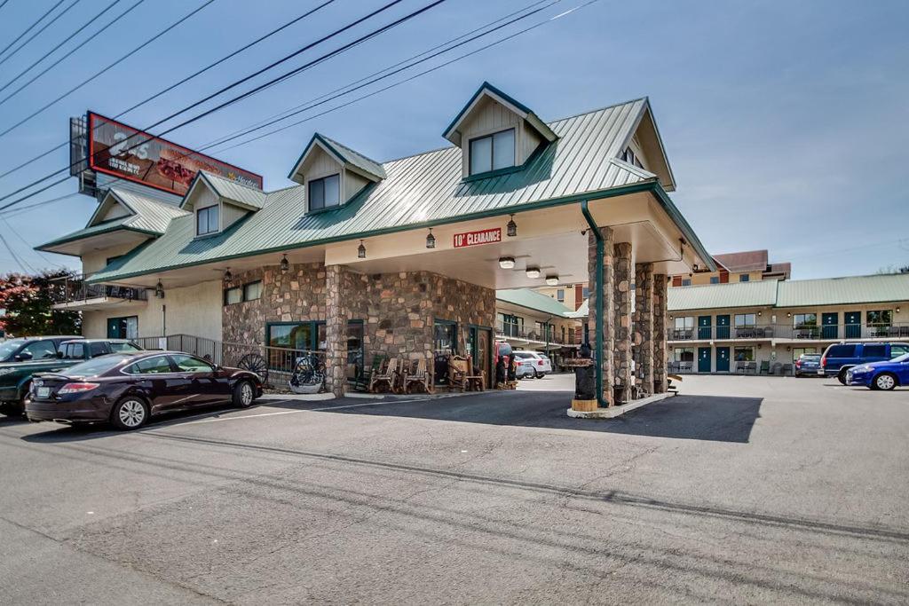 Mountain Breeze Motel - image 6