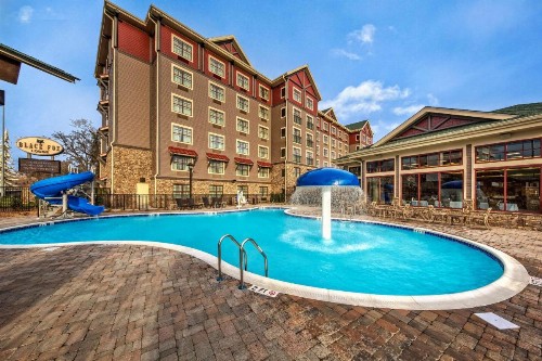 Black Fox Lodge Pigeon Forge Tapestry Collection by Hilton - image 15