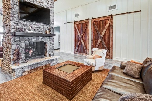 Black Fox Lodge Pigeon Forge Tapestry Collection by Hilton - image 26