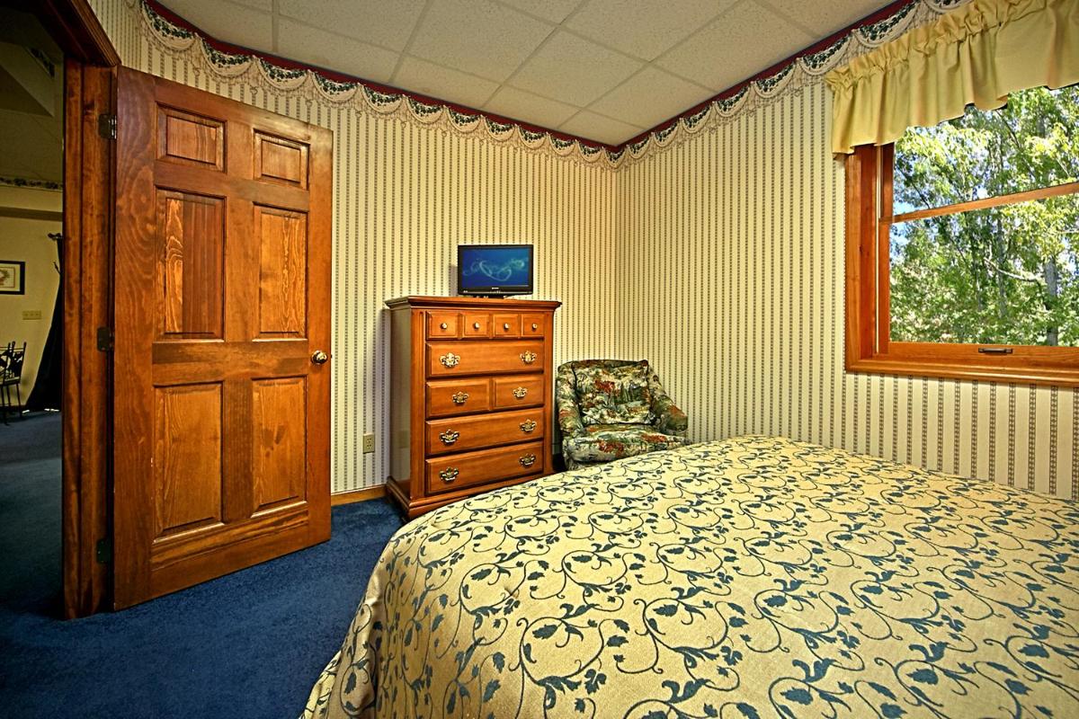 Sanctuary Cabin - image 7