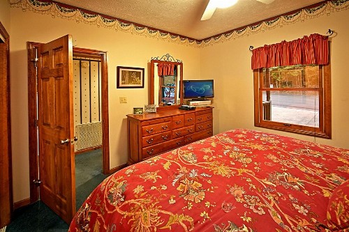 Sanctuary Cabin - image 8