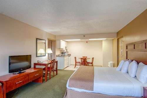 Park Tower Inn - image 28