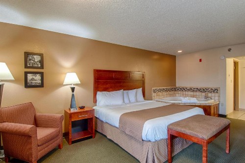 Park Tower Inn - image 34