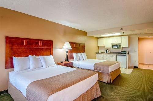Park Tower Inn - image 35