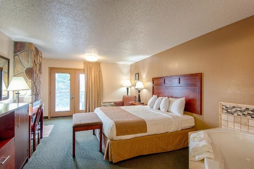Park Tower Inn - image 36