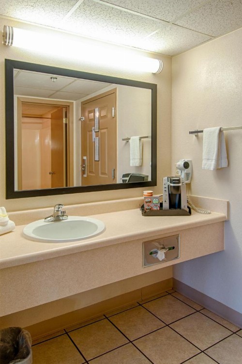 Park Tower Inn - image 46