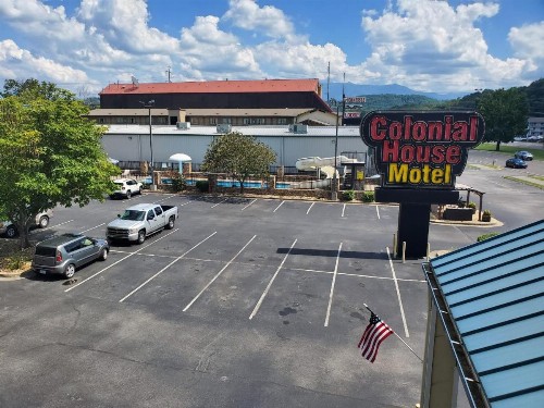 Colonial House Motel - image 40