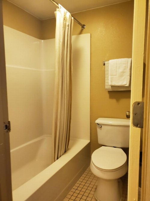 Colonial House Motel - image 42