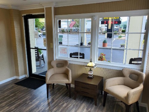 Colonial House Motel - image 50