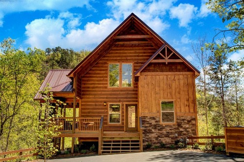 IncomBEARable Luxury Home - image 1