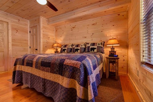IncomBEARable Luxury Home - image 7