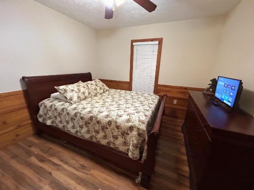 Tucked Away Cabin - image 12