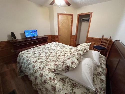 Tucked Away Cabin - image 14
