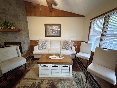 Tucked Away Cabin - image 15