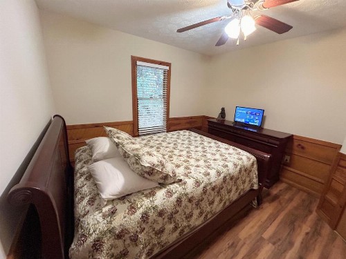 Tucked Away Cabin - image 19