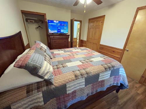 Tucked Away Cabin - image 22