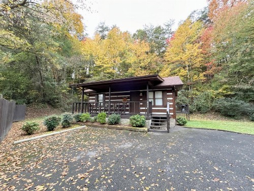 Tucked Away Cabin - image 29