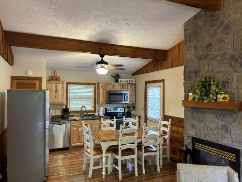 Tucked Away Cabin - image 6