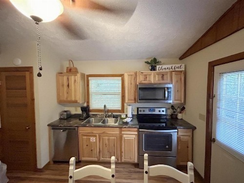 Tucked Away Cabin - image 8
