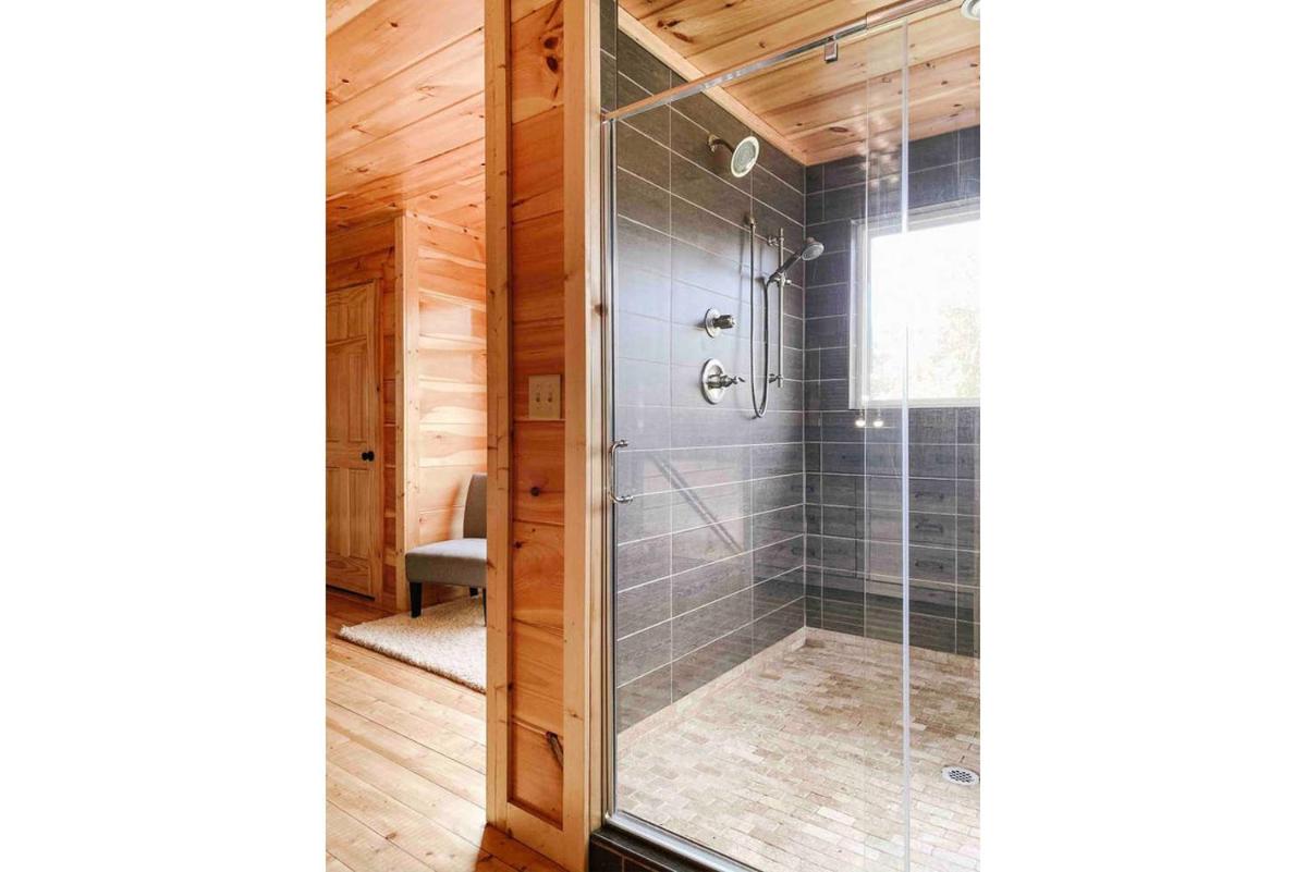 Splash of Moonshine -heated indoor pool hot tub arcade game room - image 5