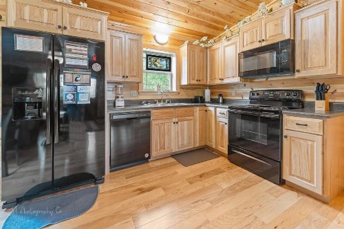 Fox's Den cabin - image 11