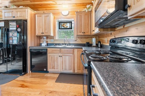 Fox's Den cabin - image 12