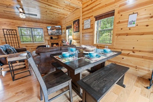 Fox's Den cabin - image 13