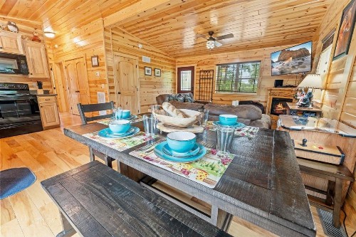 Fox's Den cabin - image 15
