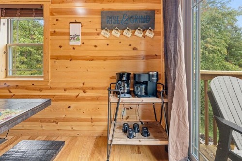 Fox's Den cabin - image 17
