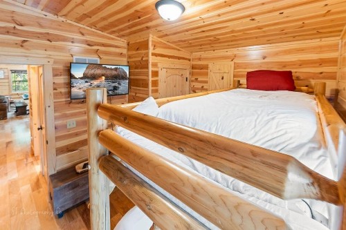 Fox's Den cabin - image 28