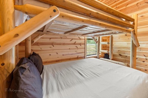 Fox's Den cabin - image 30