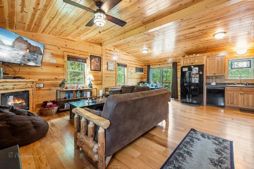 Fox's Den cabin - image 8