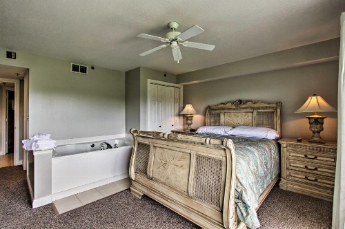 Condo with Golf Course View 2Mi to Dollywood and Parkway