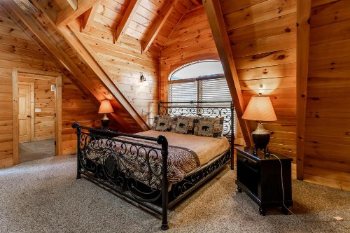 SmokyStays 6 Bedroom Cabin - image 13