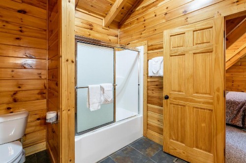 SmokyStays 6 Bedroom Cabin - image 15