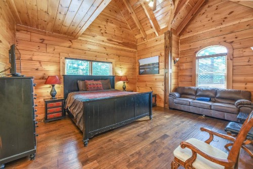 SmokyStays 6 Bedroom Cabin - image 18