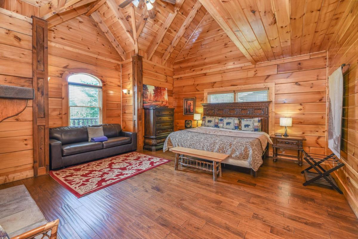 SmokyStays 6 Bedroom Cabin - image 2