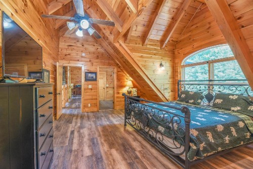 SmokyStays 6 Bedroom Cabin - image 21