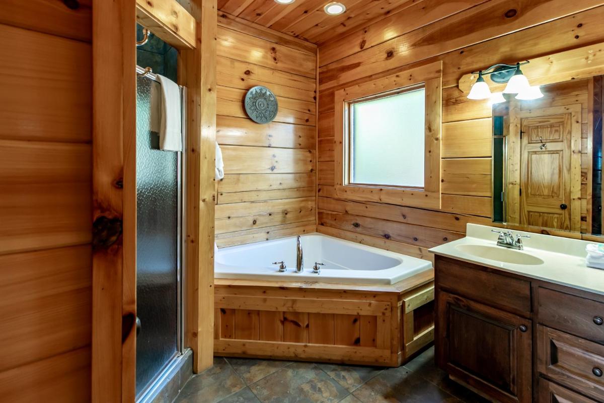 SmokyStays 6 Bedroom Cabin - image 3