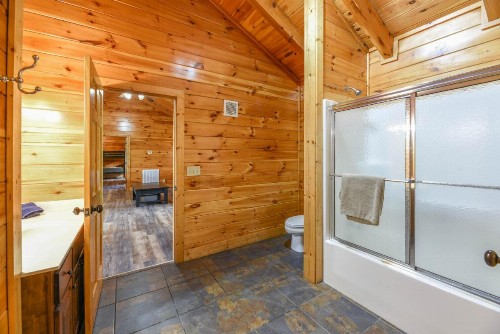 SmokyStays 6 Bedroom Cabin - image 4