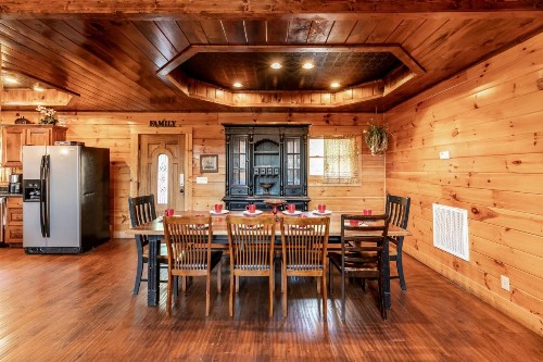 SmokyStays 6 Bedroom Cabin - image 7