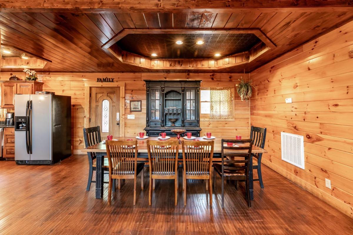 SmokyStays 6 Bedroom Cabin - image 7
