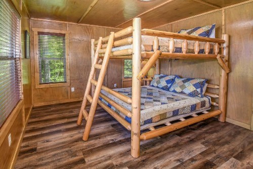 SmokyStays 10 Bedroom Cabin - image 22