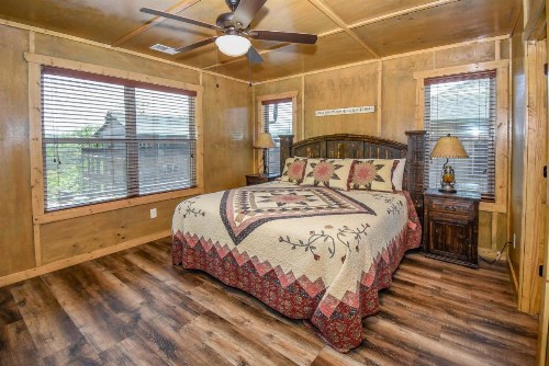 SmokyStays 10 Bedroom Cabin - image 26
